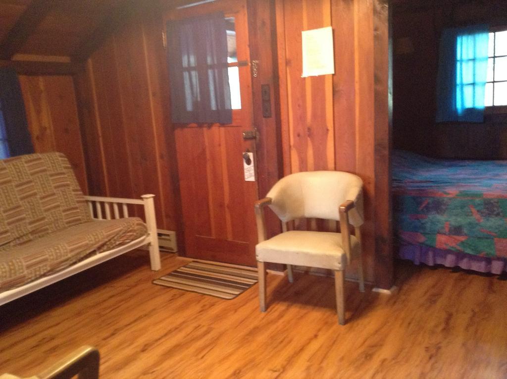 Addison'S Bungalows Brisco Room photo