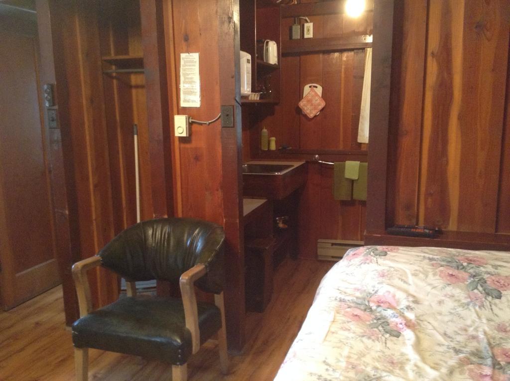Addison'S Bungalows Brisco Room photo